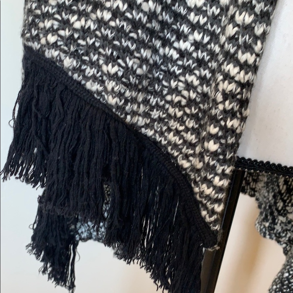 Host pick! 🎉 Dynamite Cardigan - Picture 2 of 6